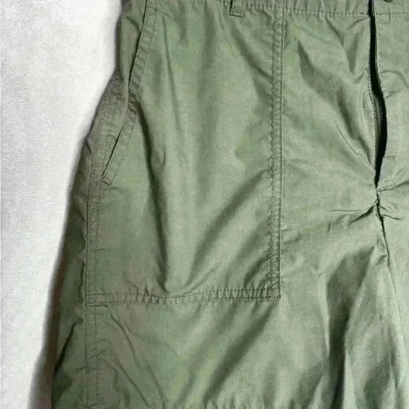 Uniqlo  Green cotton shorts - Picture 3 of 4